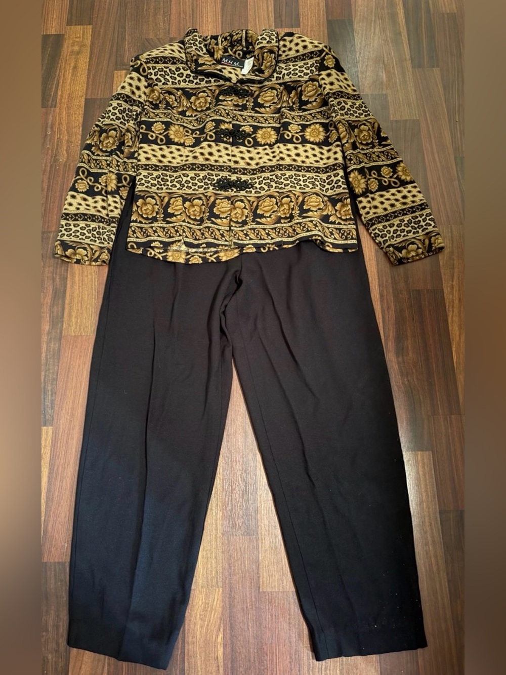Women MHM Two Piece Vintage Black and Gold Pattern Pant Suit Size 14